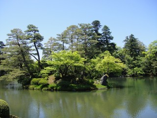 伝統美と四季の彩りが調和する、北陸地方で心癒される旅を