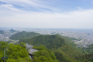 自然と歴史、伝統が息づく日本の中心地